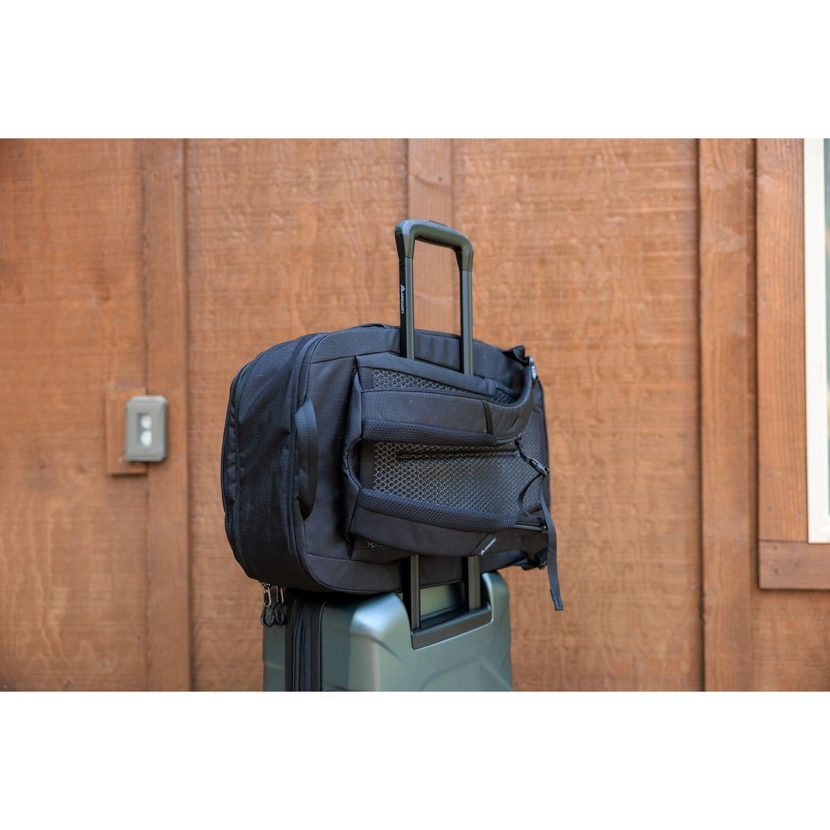 Batoh Gregory Border 40 black lichen Gregory 10031642 L-11