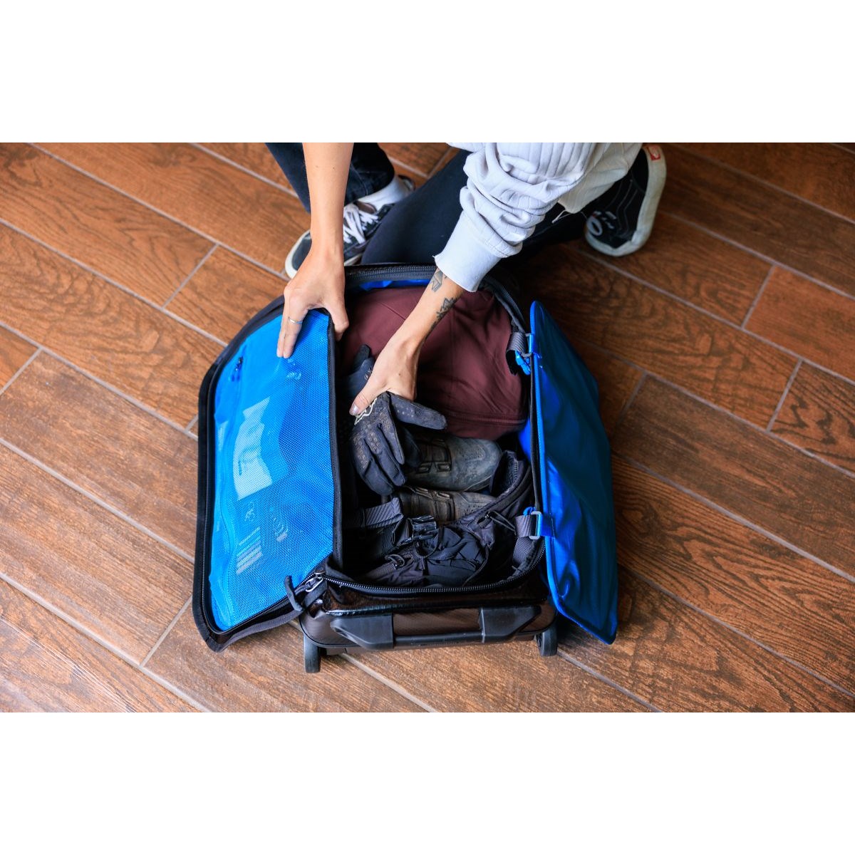 Taška Gregory Alpaca Wheeled Duffel 40 obsidian black Gregory 10031639 L-11