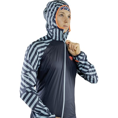 Bunda Dynafit Trail Graphic Wind JKT W marine blue/razzle dazzle