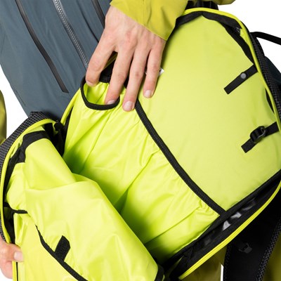 Batoh Dynafit Blacklight 24 black out