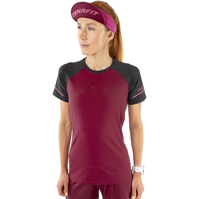 Triko Dynafit Alpine Pro W S/S Tee black out/beet red