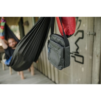 Pouzdro na doklady Lifeventure RFiD Shoulder Bag Recycled grey