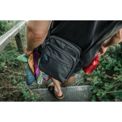 Pouzdro na doklady Lifeventure RFiD Shoulder Bag Recycled grey