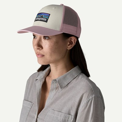 Čepice Patagonia Logo Trucker Hat white/quiet violet Patagonia 10034094 1